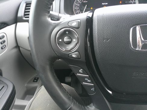 Used 2018 Honda Pilot Touring image 19