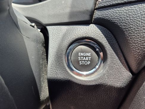 Used 2025 Toyota RAV4 XLE AWD/4WD image 32