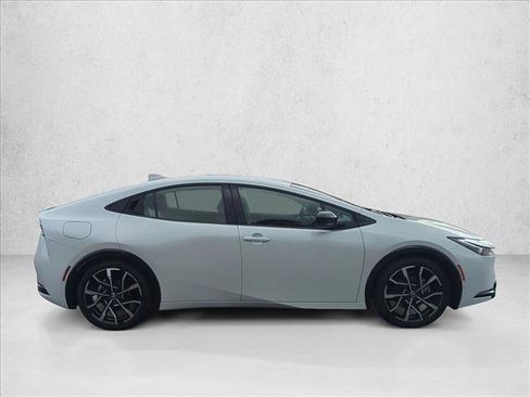 Used 2025 Toyota Prius Plug-In Hybrid image 4