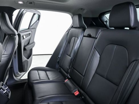 Certified 2025 Volvo XC40 B5 Core image 21