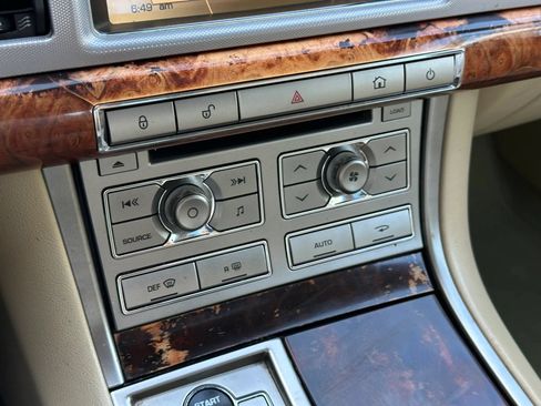 Used 2011 Jaguar XF RWD image 34