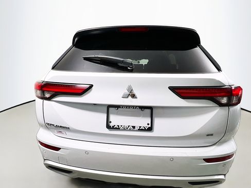 Used 2024 Mitsubishi Outlander SE image 6