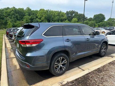 Used 2019 Toyota Highlander LE FWD image 4