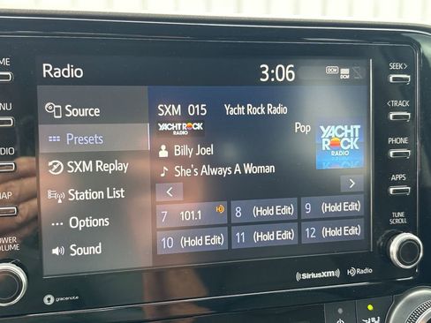 Used 2020 Toyota Highlander XLE AWD/4WD image 28
