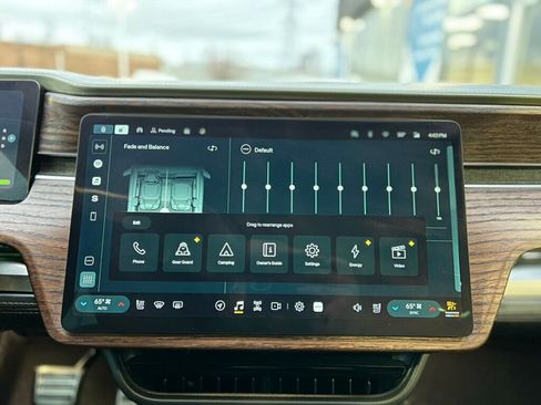 Used 2023 Rivian R1S Launch Edition image 25