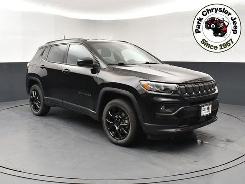 Used 2022 Jeep Compass Altitude w/ Convenience Group image 1