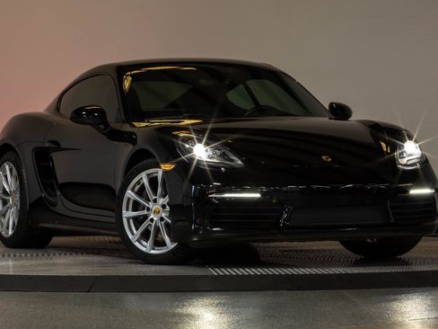 Used 2018 Porsche 718 Cayman RWD image 24