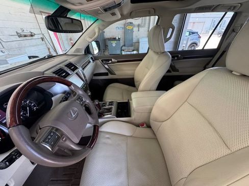 Used 2017 Lexus GX 460 Luxury w/ Preferred Accessory Package AWD/4WD image 29