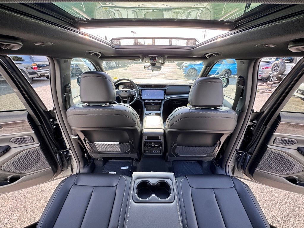 New 2027 Jeep Grand Cherokee Limited AWD/4WD image 23