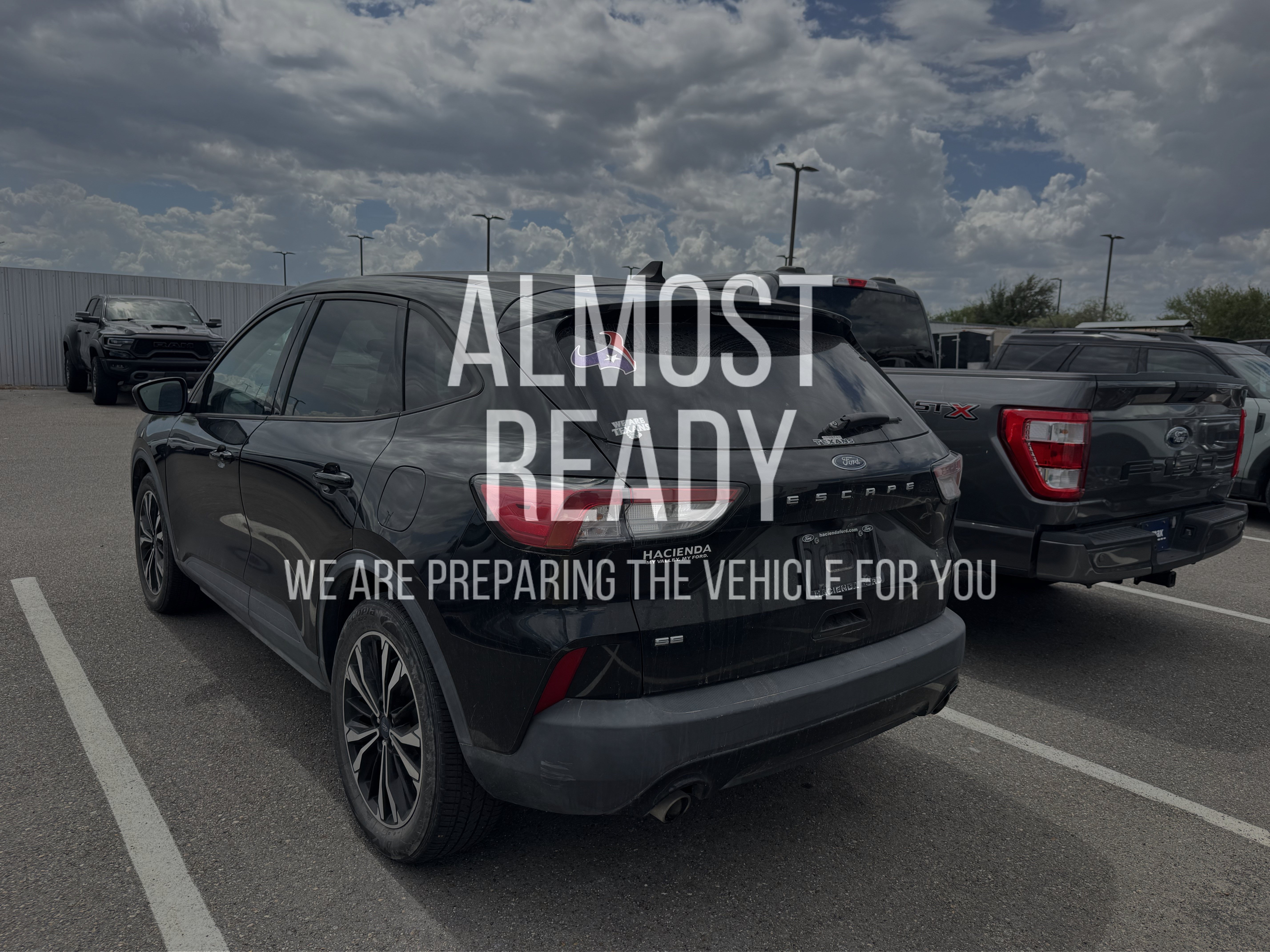 Used 2022 Ford Escape SE w/ SE Sport Appearance Package FWD image 3