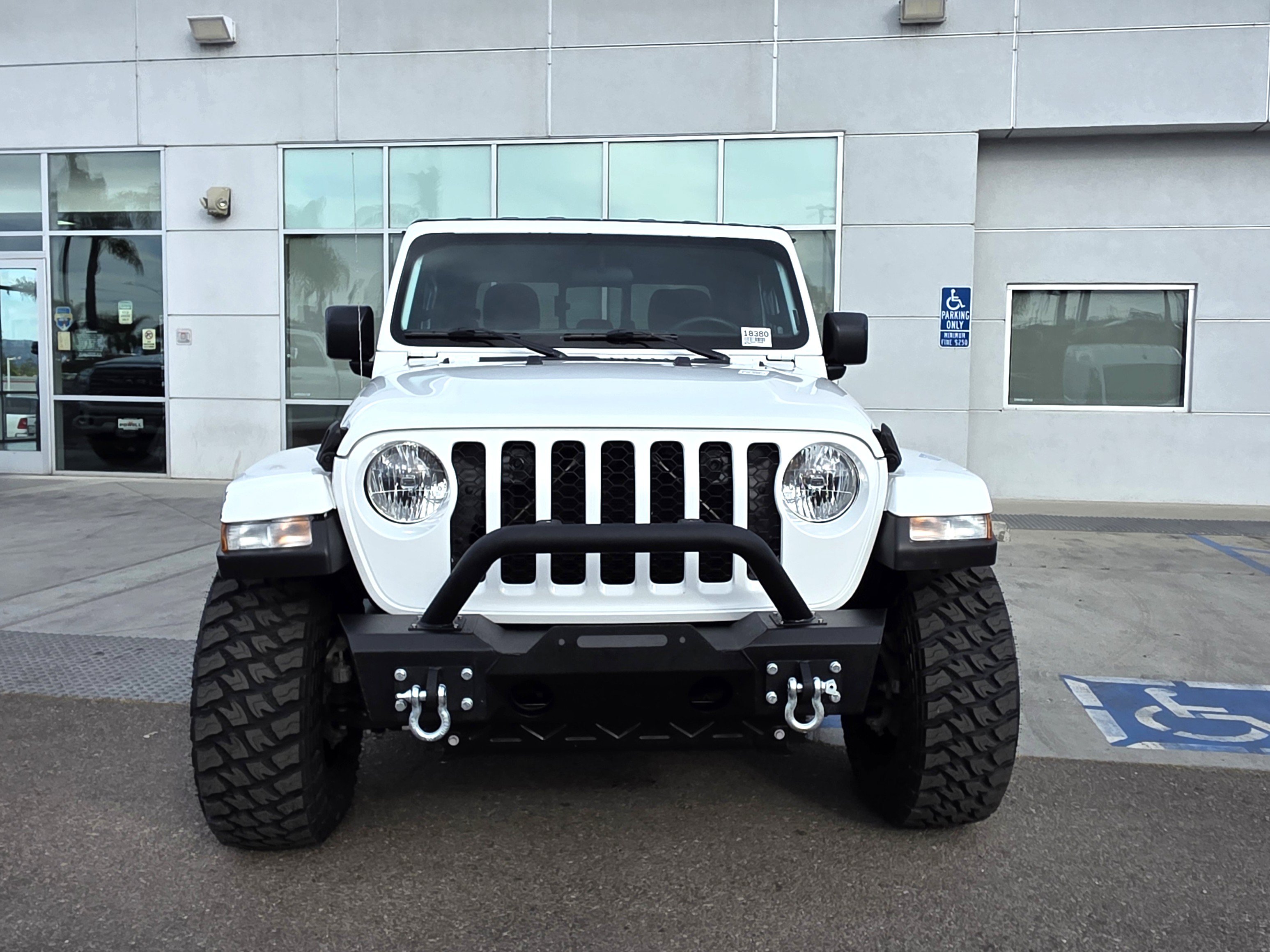Certified 2023 Jeep Gladiator Sport AWD/4WD image 7