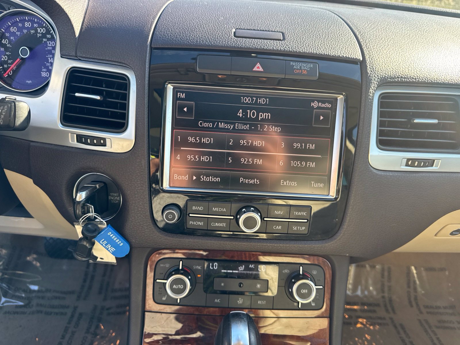 Used 2012 Volkswagen Touareg TDI AWD/4WD image 22