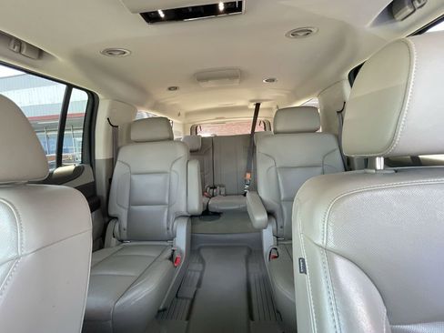Used 2019 Chevrolet Suburban Premier RWD image 21
