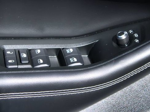 Used 2025 Jeep Grand Cherokee L Altitude AWD/4WD image 11