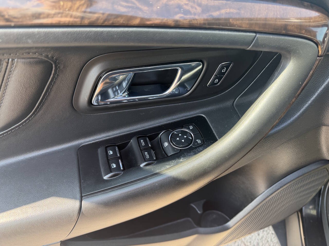 Used 2014 Ford Taurus Limited FWD image 18