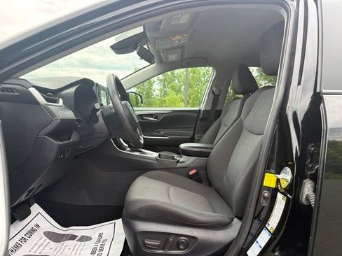 Used 2021 Toyota RAV4 XLE AWD/4WD image 20
