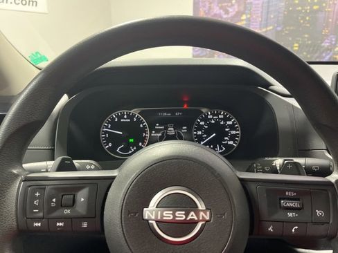Used 2023 Nissan Pathfinder S image 11