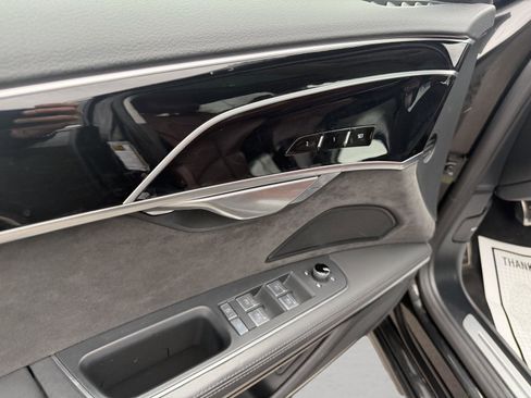 Used 2020 Audi S8 L w/ S8 Executive Package image 27