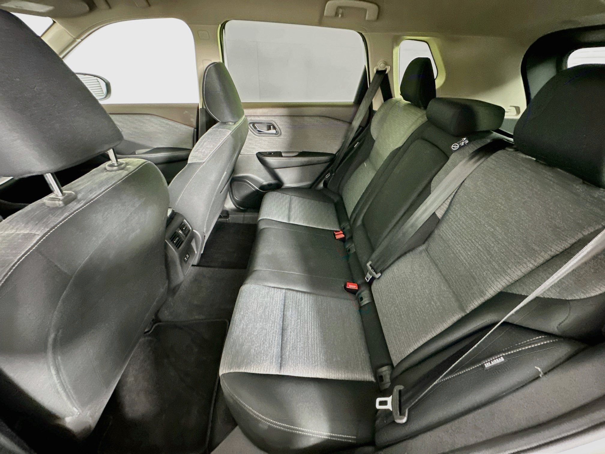 Used 2023 Nissan Rogue SV FWD image 27