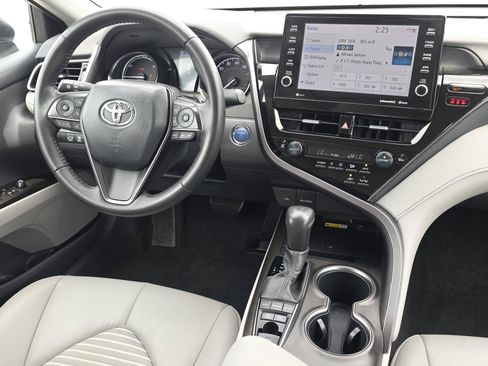 Used 2023 Toyota Camry SE w/ Audio Upgrade Package FWD image 9