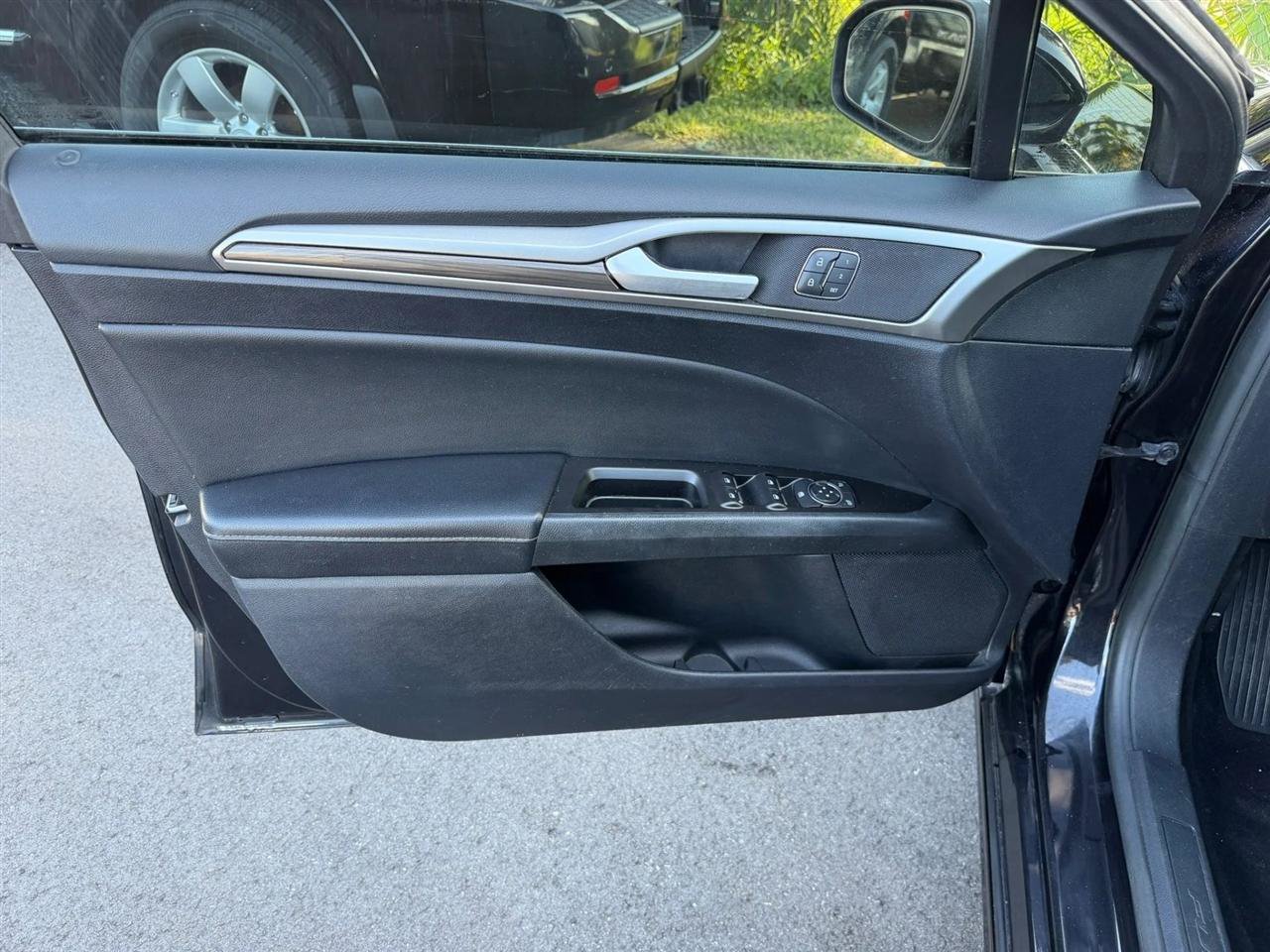 Used 2019 Ford Fusion SEL FWD image 23