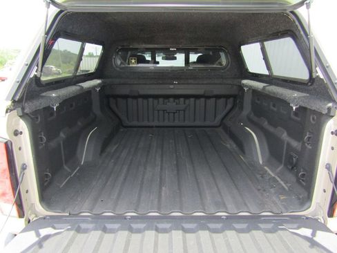 Used 2023 Chevrolet Colorado Z71 w/ Z71 Convenience Package 2 AWD/4WD image 17