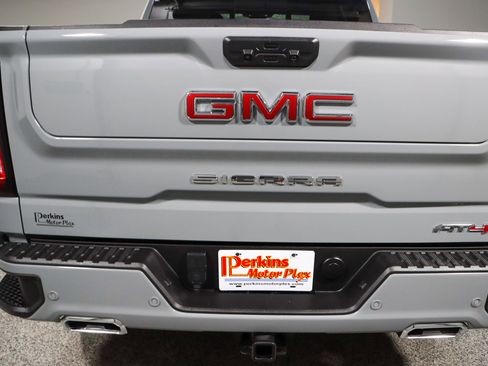 Used 2024 GMC Sierra 1500 AT4 w/ Technology Package AWD/4WD image 9
