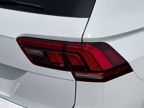 Used 2024 Volkswagen Tiguan SE image 14