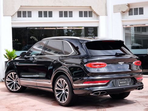 Used 2022 Bentley Bentayga AWD/4WD image 3