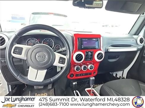 Used 2015 Jeep Wrangler Unlimited Rubicon image 9