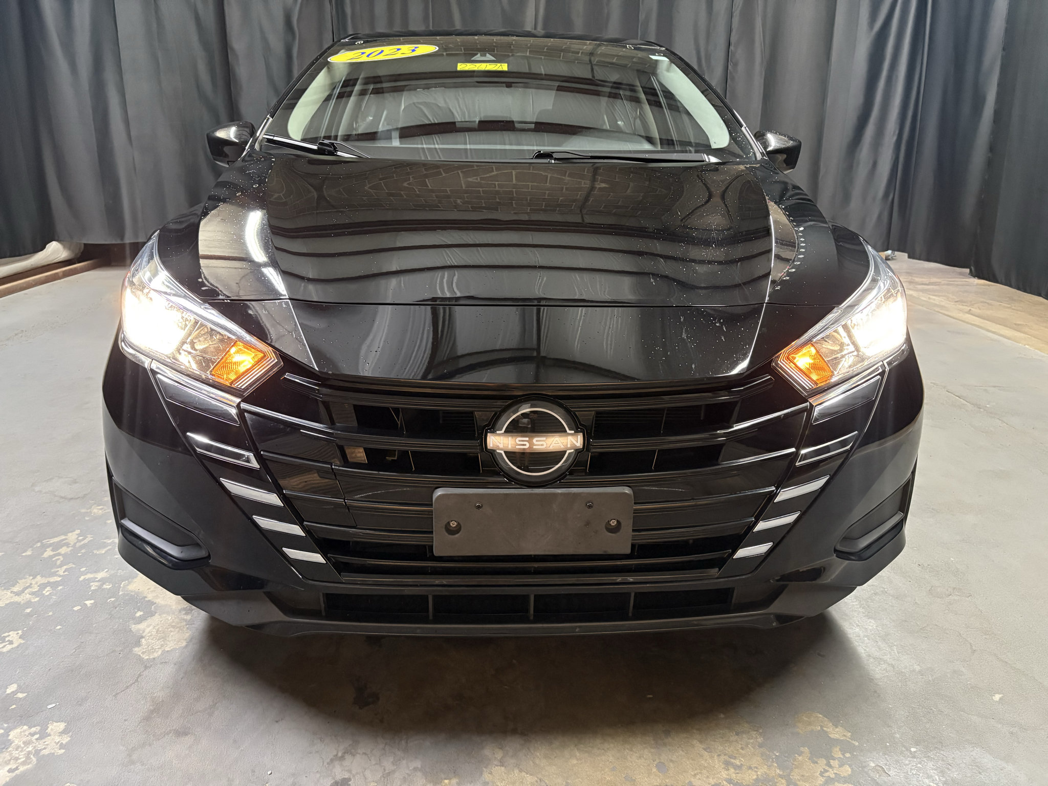 Used 2023 Nissan Versa SV FWD image 2