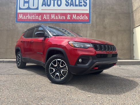 Used 2025 Jeep Compass Trailhawk AWD/4WD image 1