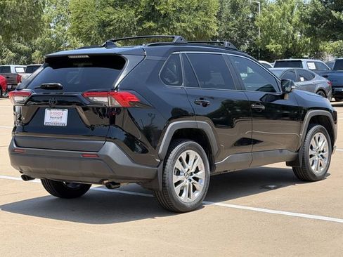 Used 2022 Toyota RAV4 XLE Premium FWD image 5