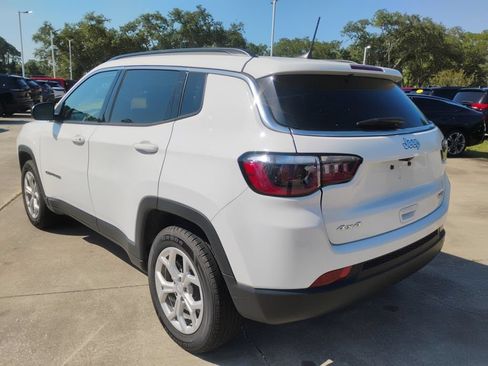 Used 2024 Jeep Compass Latitude AWD/4WD image 7