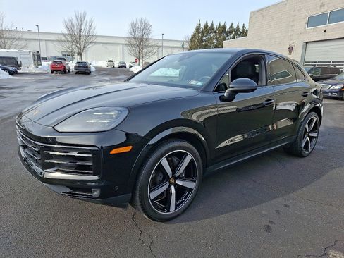 Used 2024 Porsche Cayenne Coupe image 3