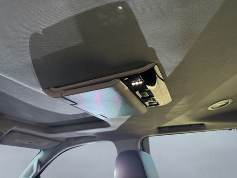 Used 2018 Chevrolet Suburban LT image 14