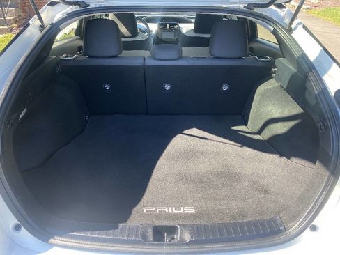 Used 2016 Toyota Prius Two image 11