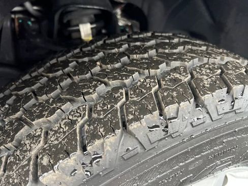 Used 2022 Chevrolet Colorado LT w/ Luxury Package image 23