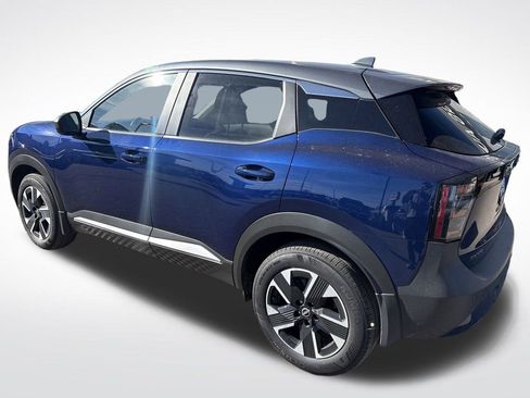 Used 2025 Nissan Kicks SV w/ Illumination Package image 3