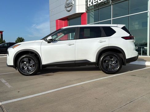 Used 2026 Nissan Rogue SV AWD/4WD image 12