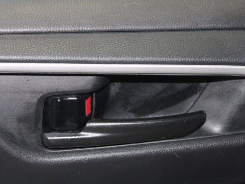 Used 2021 Toyota RAV4 LE image 7