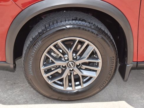 Used 2025 Nissan Rogue S FWD image 35