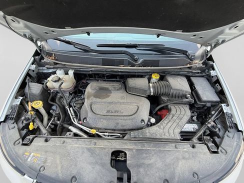 Used 2024 Chrysler Pacifica Touring-L FWD image 21