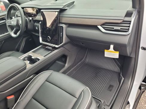 New 2026 GMC Acadia Denali w/ Super Cruise Package FWD image 18
