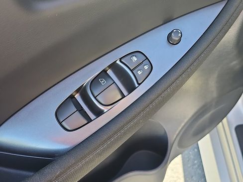 Certified 2023 Nissan Leaf S image 9