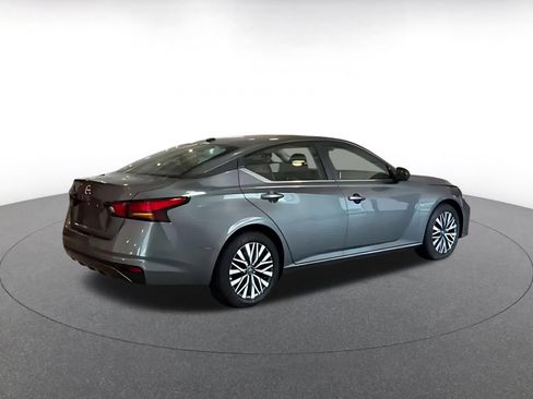 Used 2026 Nissan Altima 2.5 SV FWD image 12