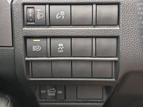 Used 2025 Toyota Tacoma SR5 AWD/4WD image 21