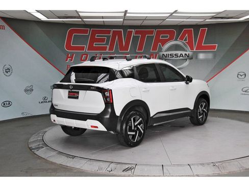 Used 2026 Nissan Kicks SV w/ SV Premium Package FWD image 4