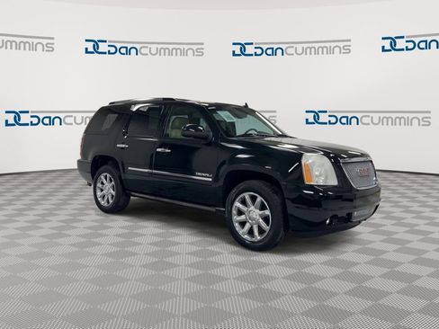 Used 2011 GMC Yukon Denali image 2
