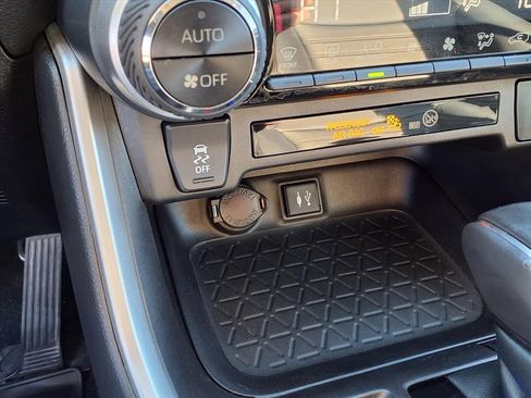 Used 2019 Toyota RAV4 XLE Premium image 24